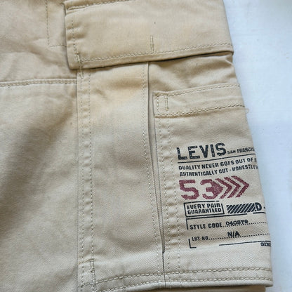 cream levi’s cargo trousers