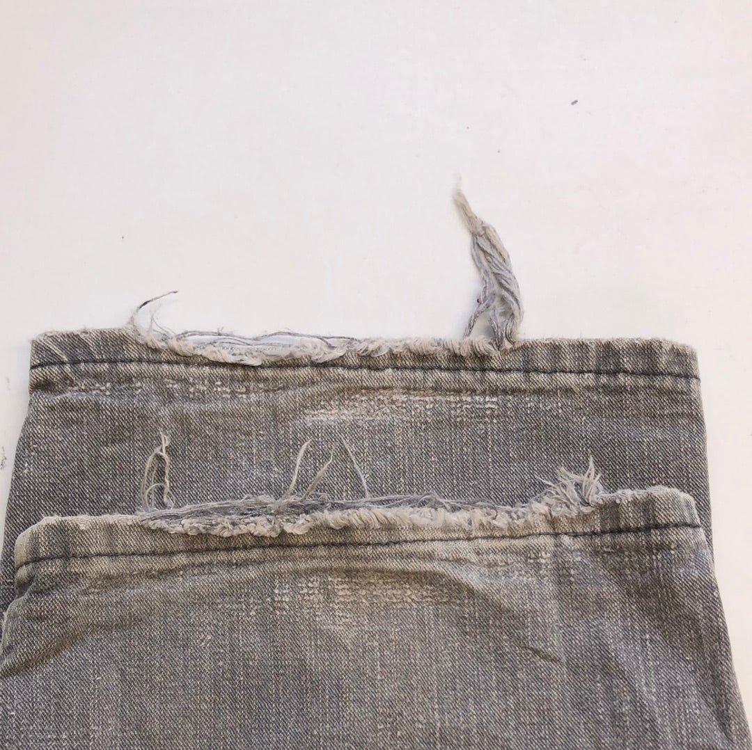 baggy grey wrangler jeans