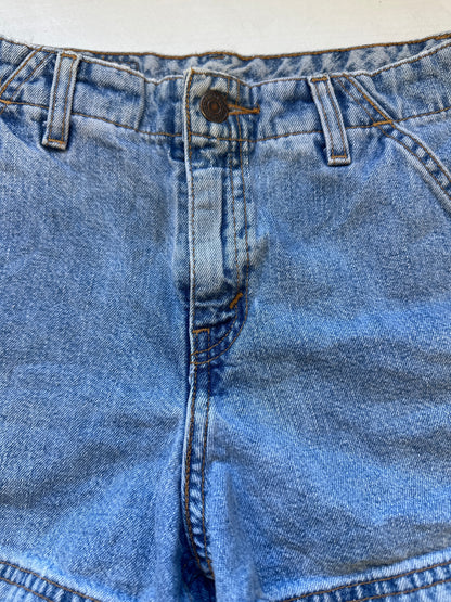 light wash levi’s denim shorts