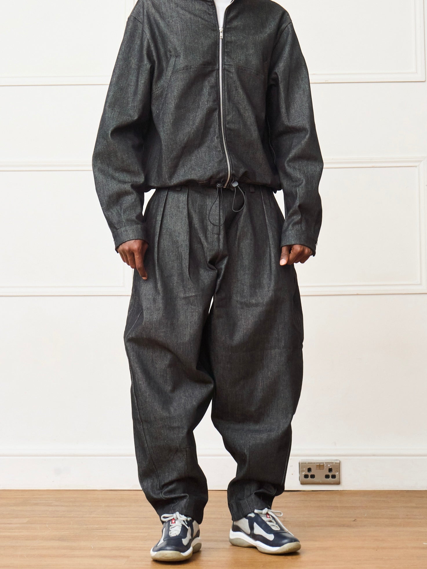 barrel jean - dark grey denim