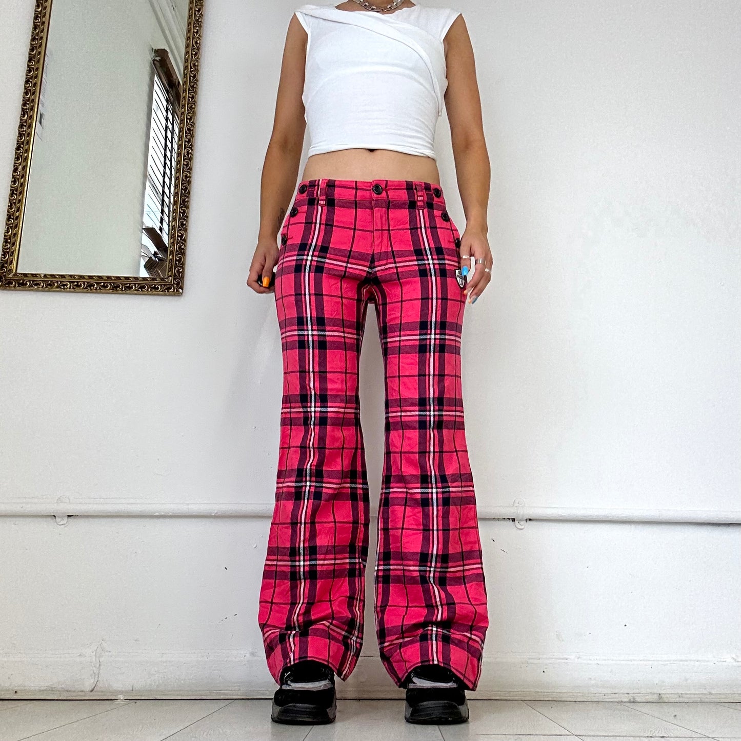 2000's pink checkered trousers