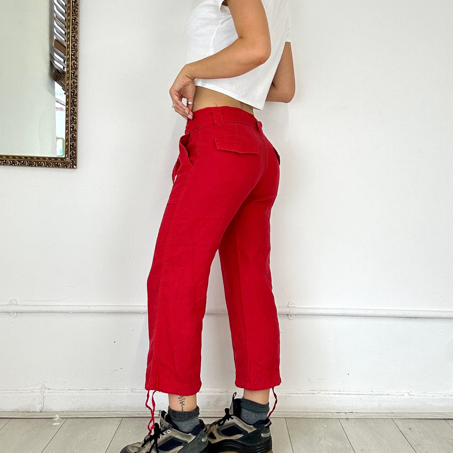 red linen capri trousers