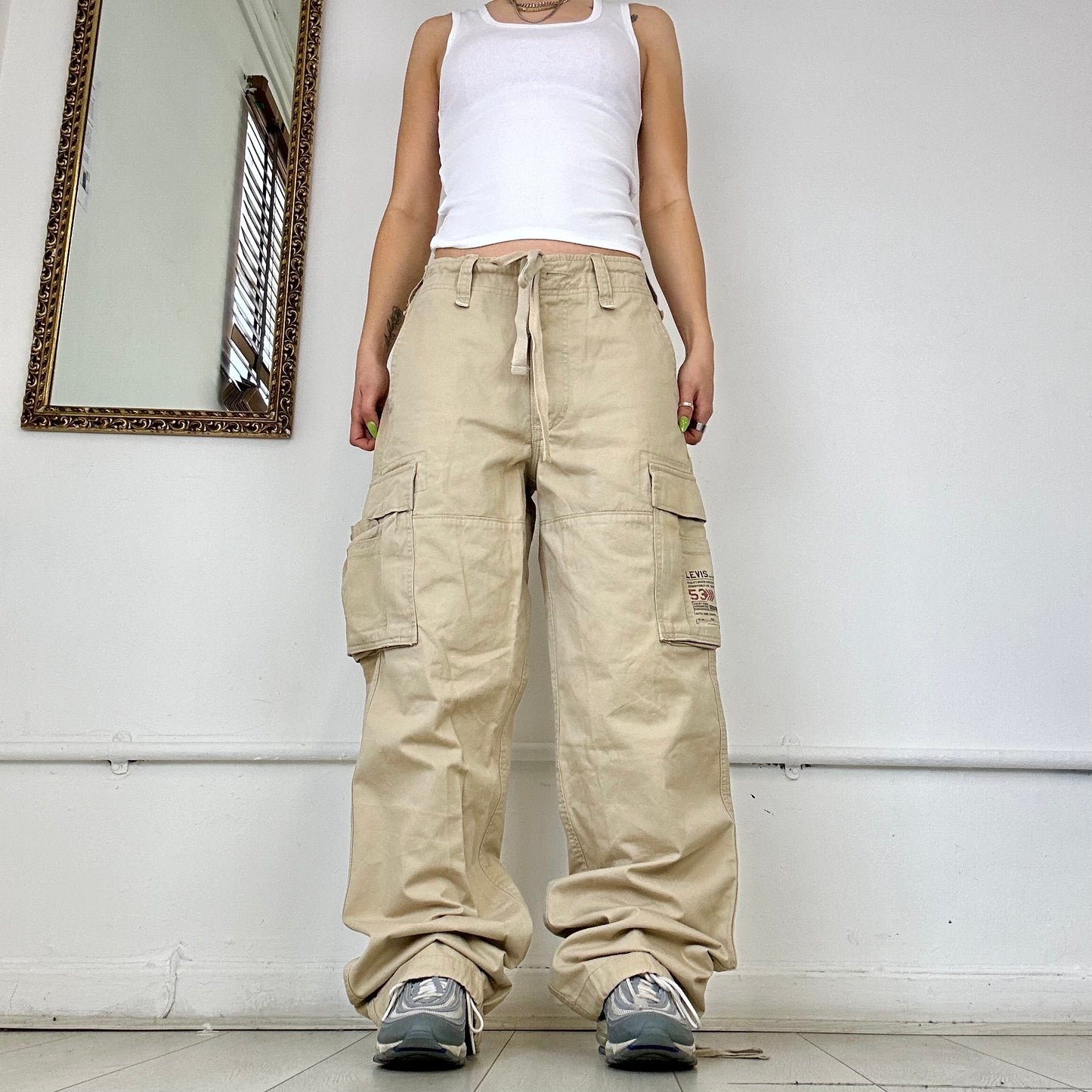 cream levi’s cargo trousers