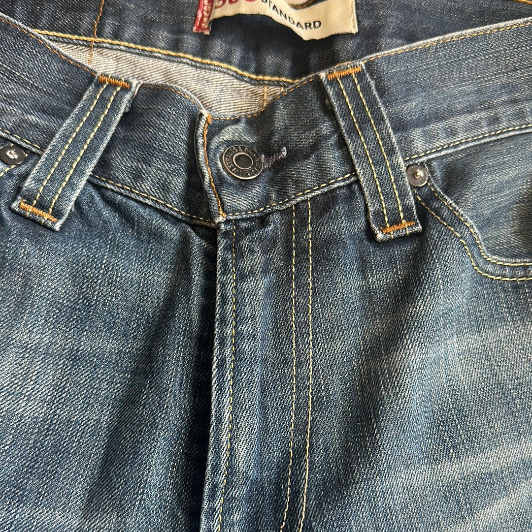 levi’s dark wash jeans