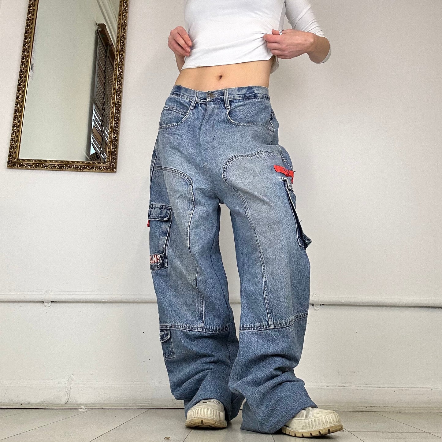 2000's baggy cargo jeans