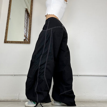 2000's black parachute trousers