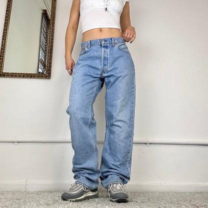 baggy lightwash levis jeans