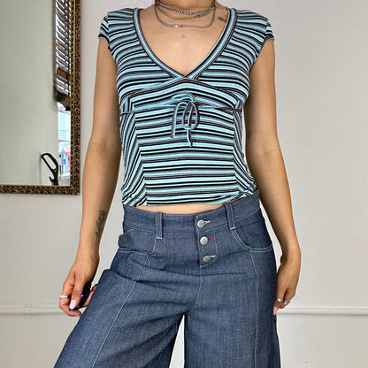 2000's blue striped v neck top