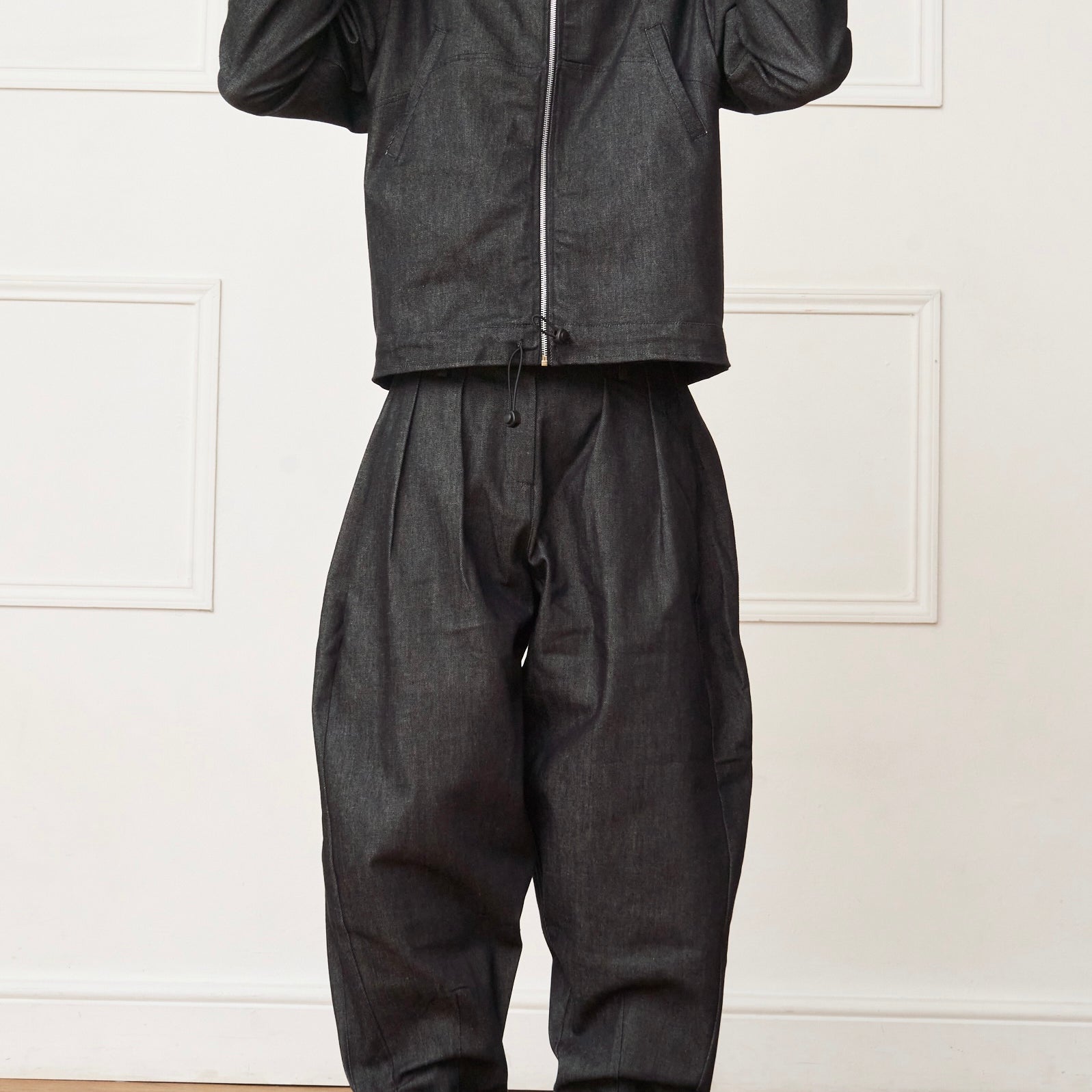 barrel jean - dark grey denim