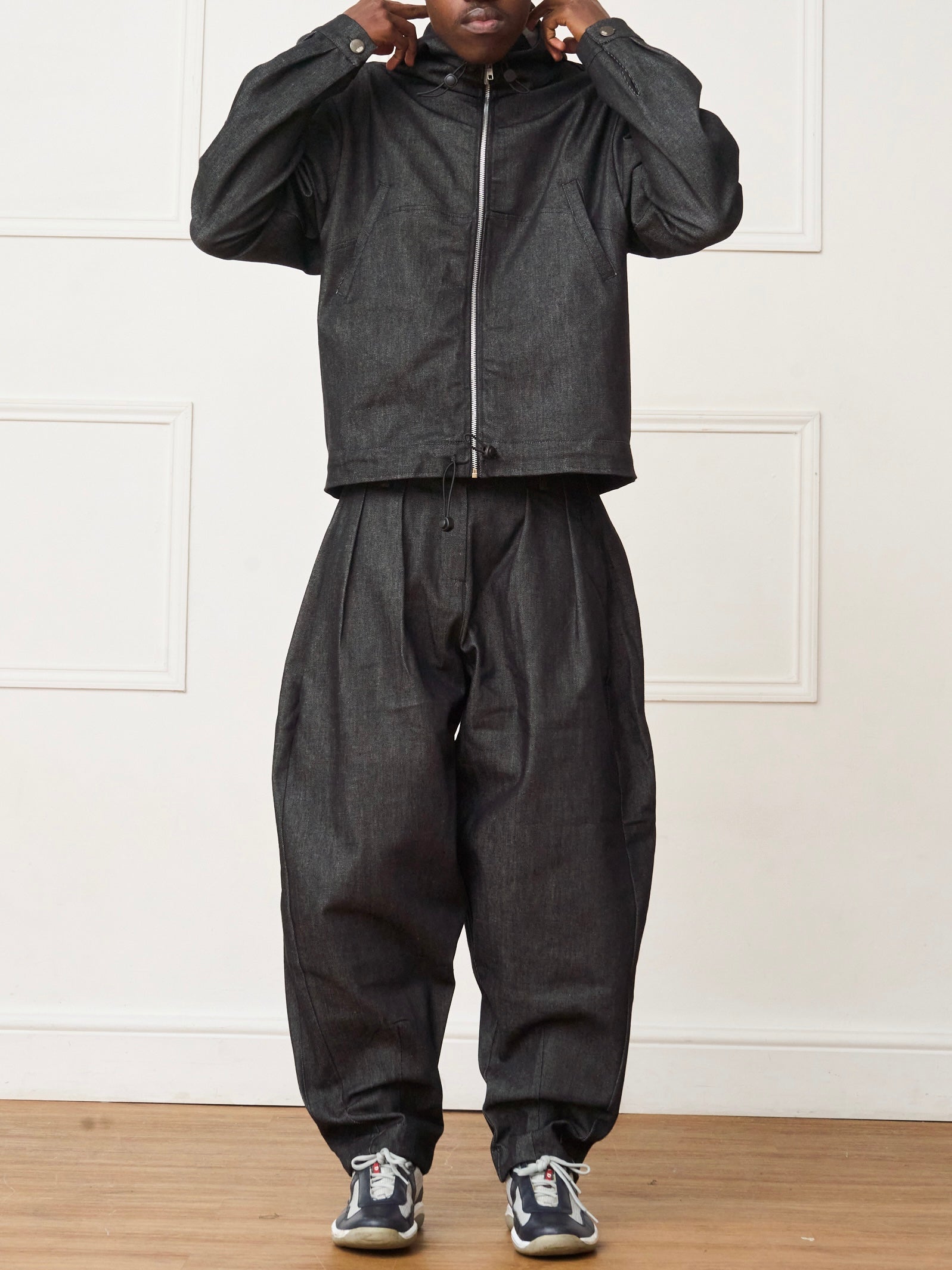 barrel jean - dark grey denim