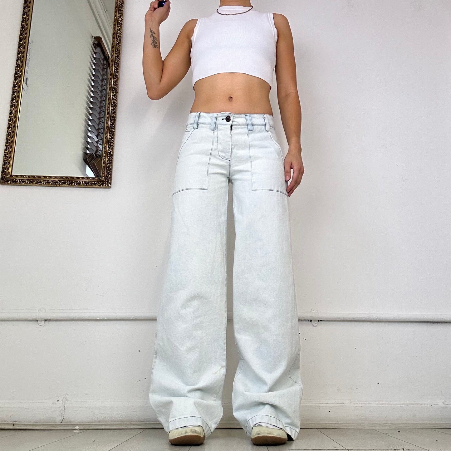 the slouch in bleach denim - size extra small - sample