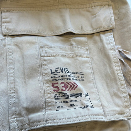 cream levi’s cargo trousers