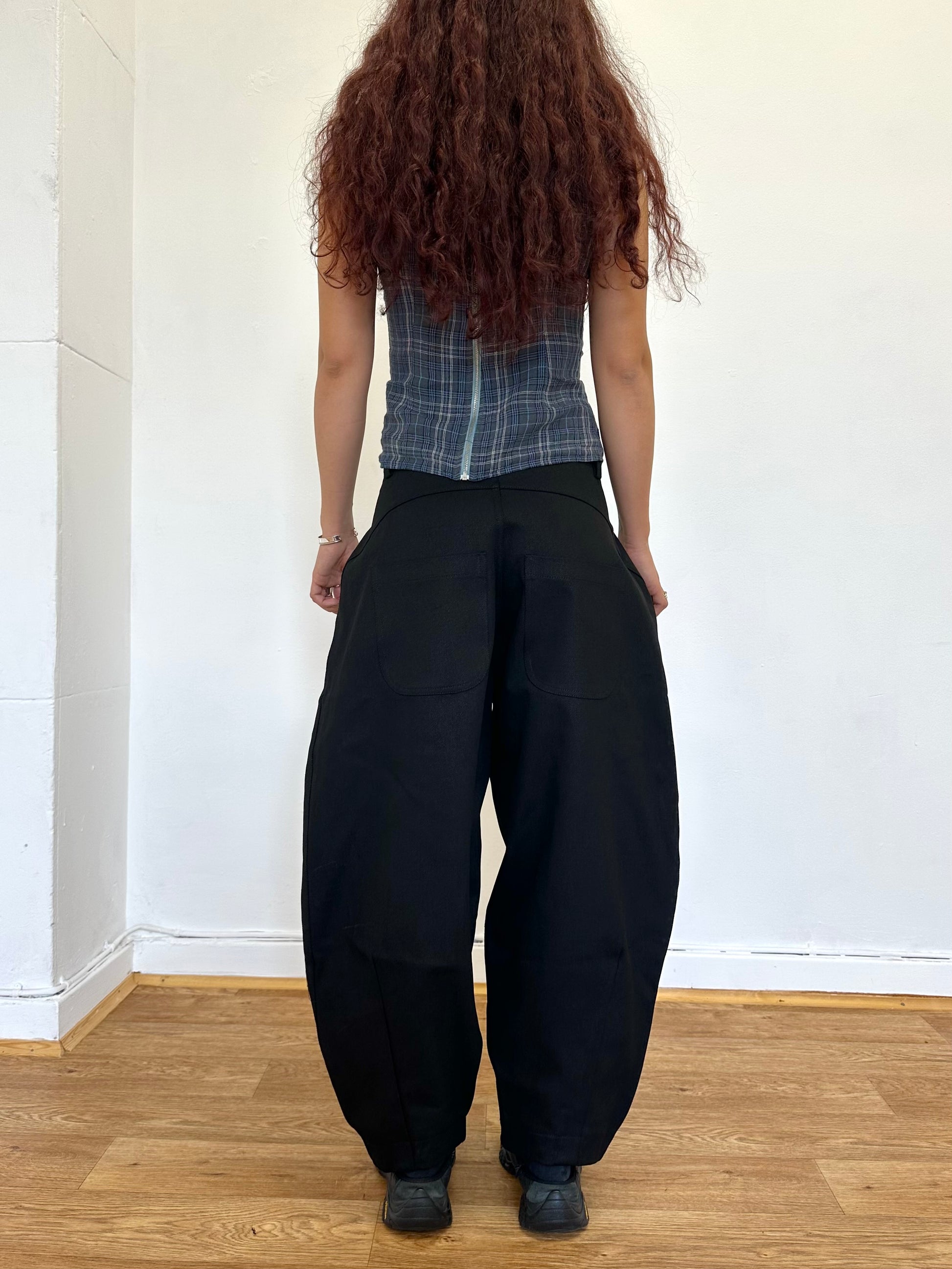 barrel jean - black denim