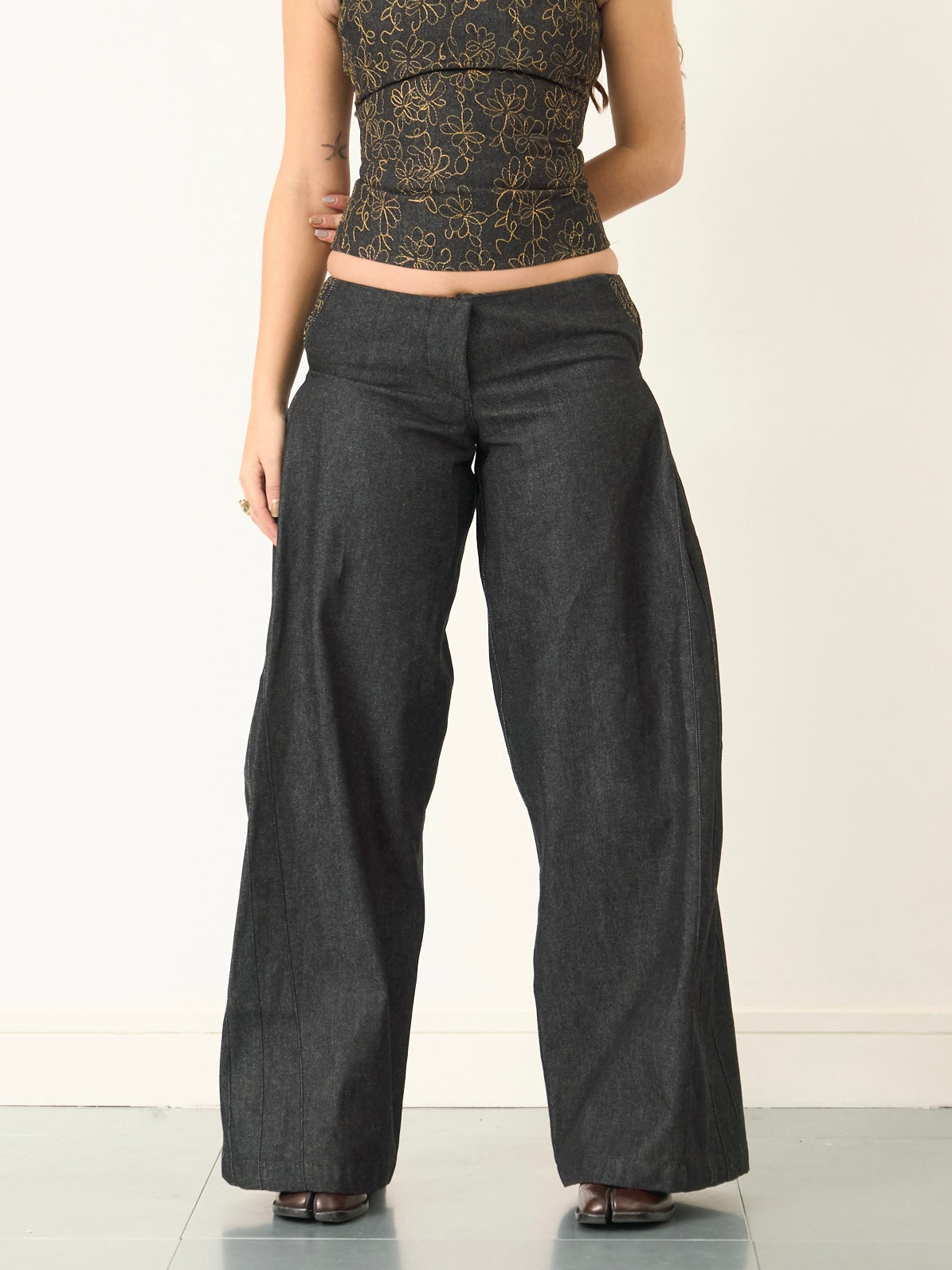tommy jean - embroidered charcoal denim