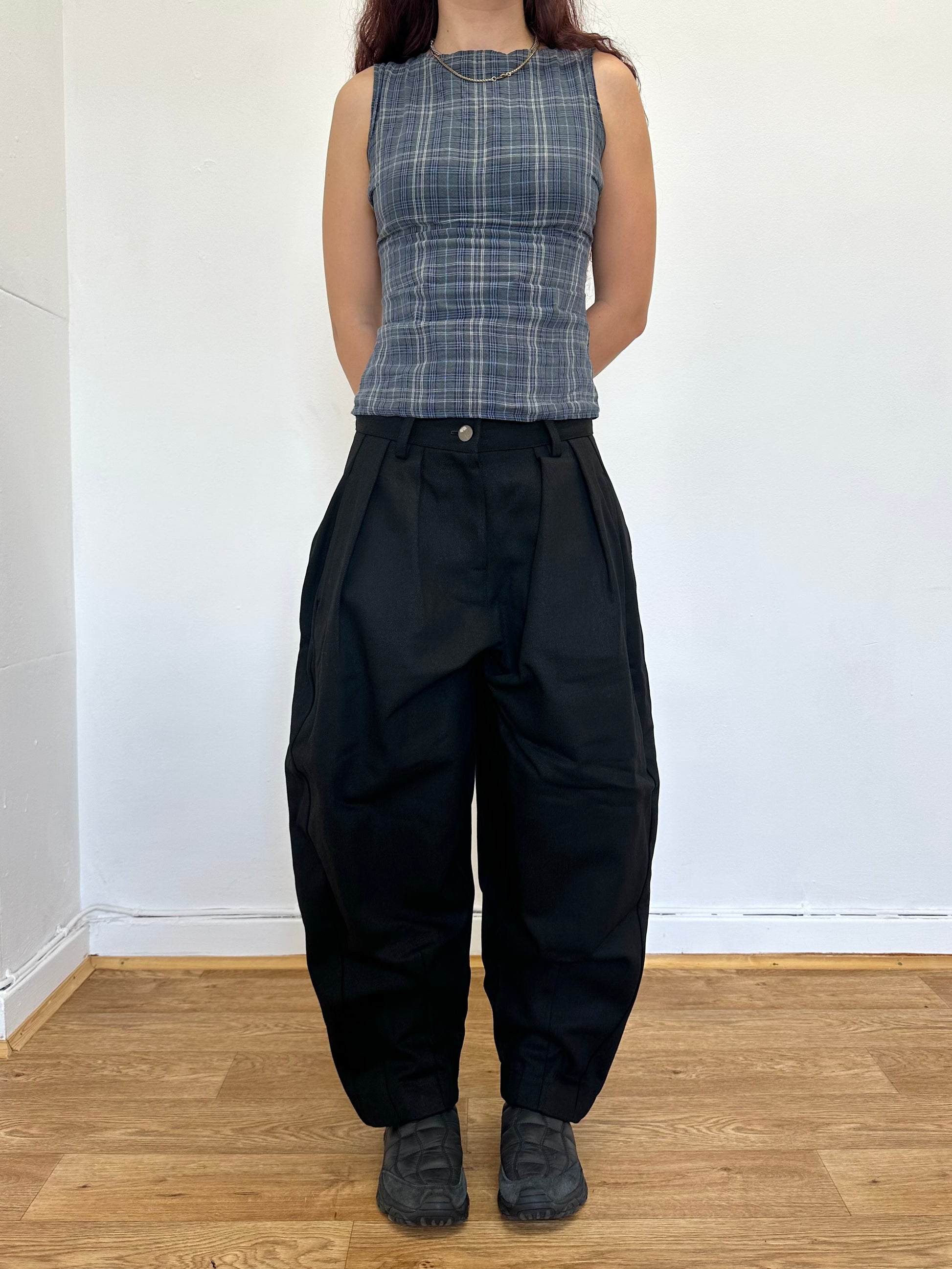 barrel jean - black denim