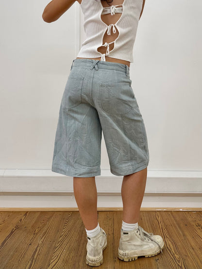 the skater short in light wash denim