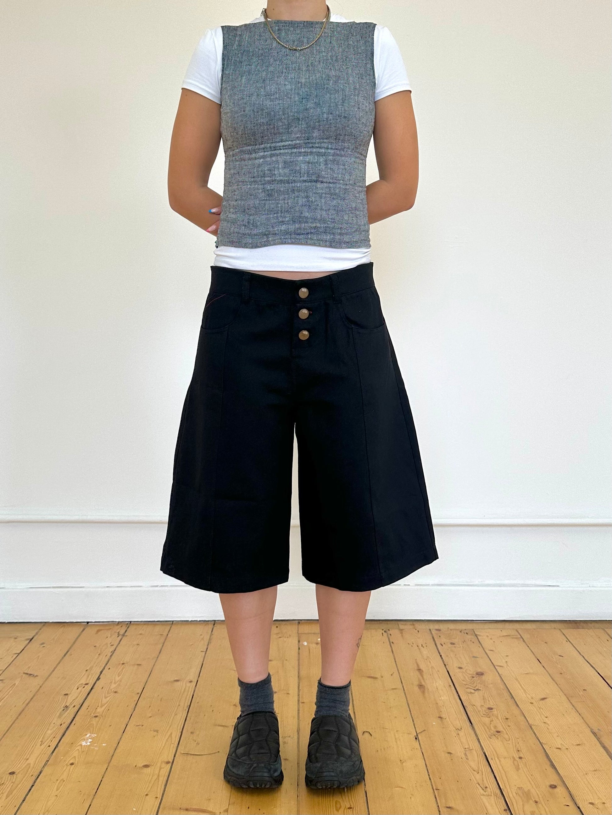 skater short - black denim