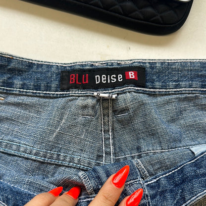 2000’s baggy denim shorts