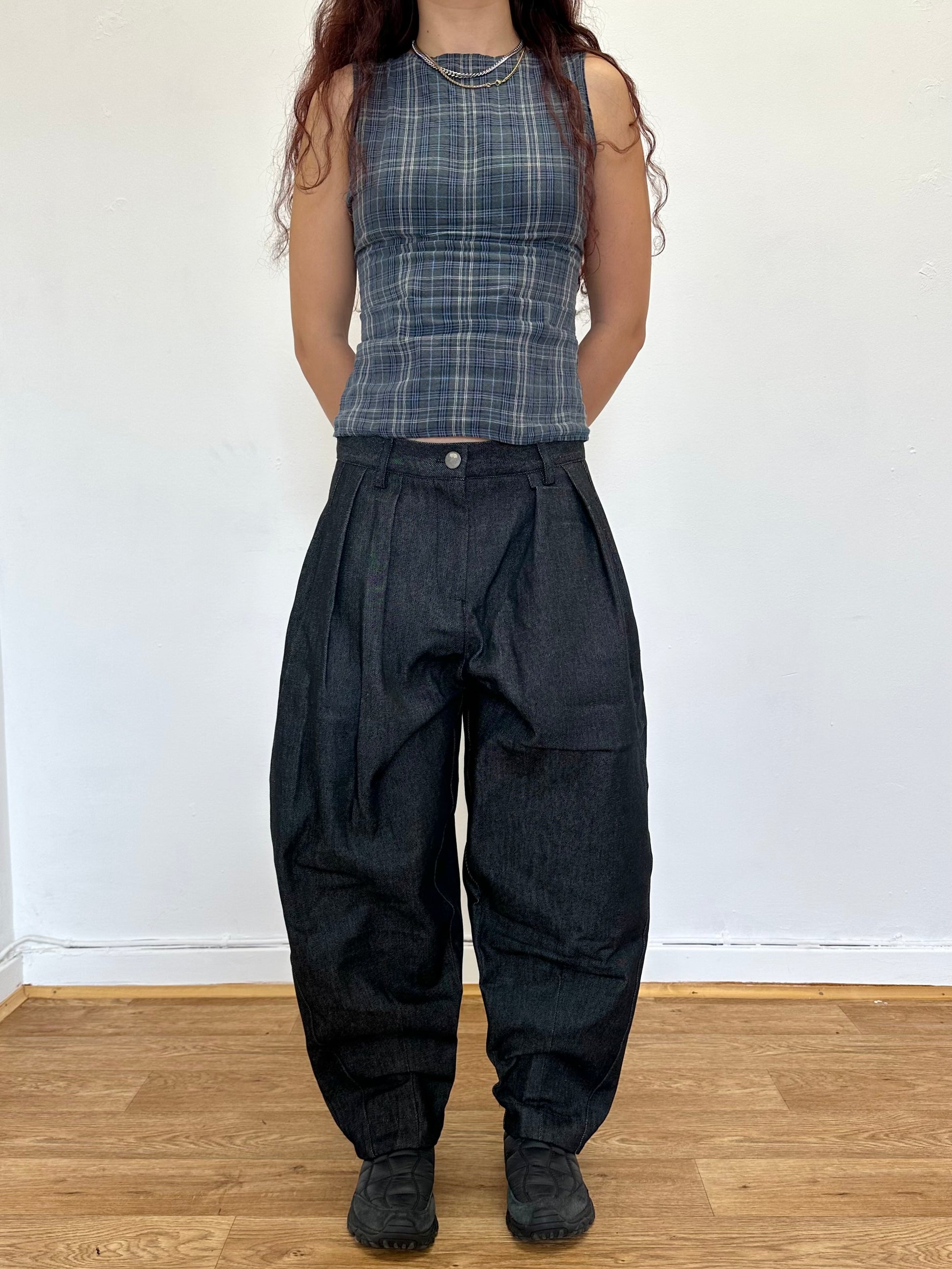 barrel jean - dark grey denim