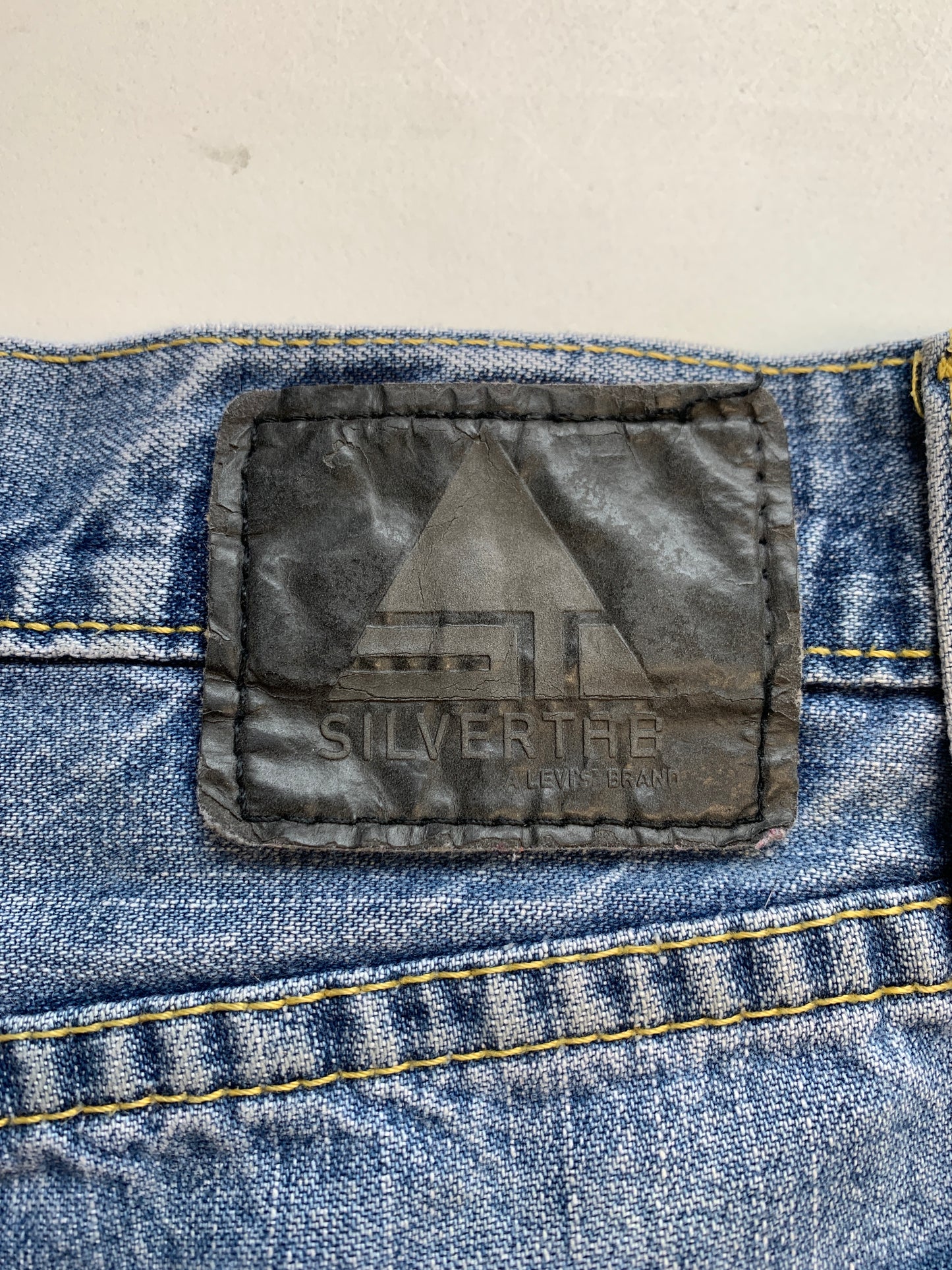 Levi’s silver tab baggy light wash  jeans