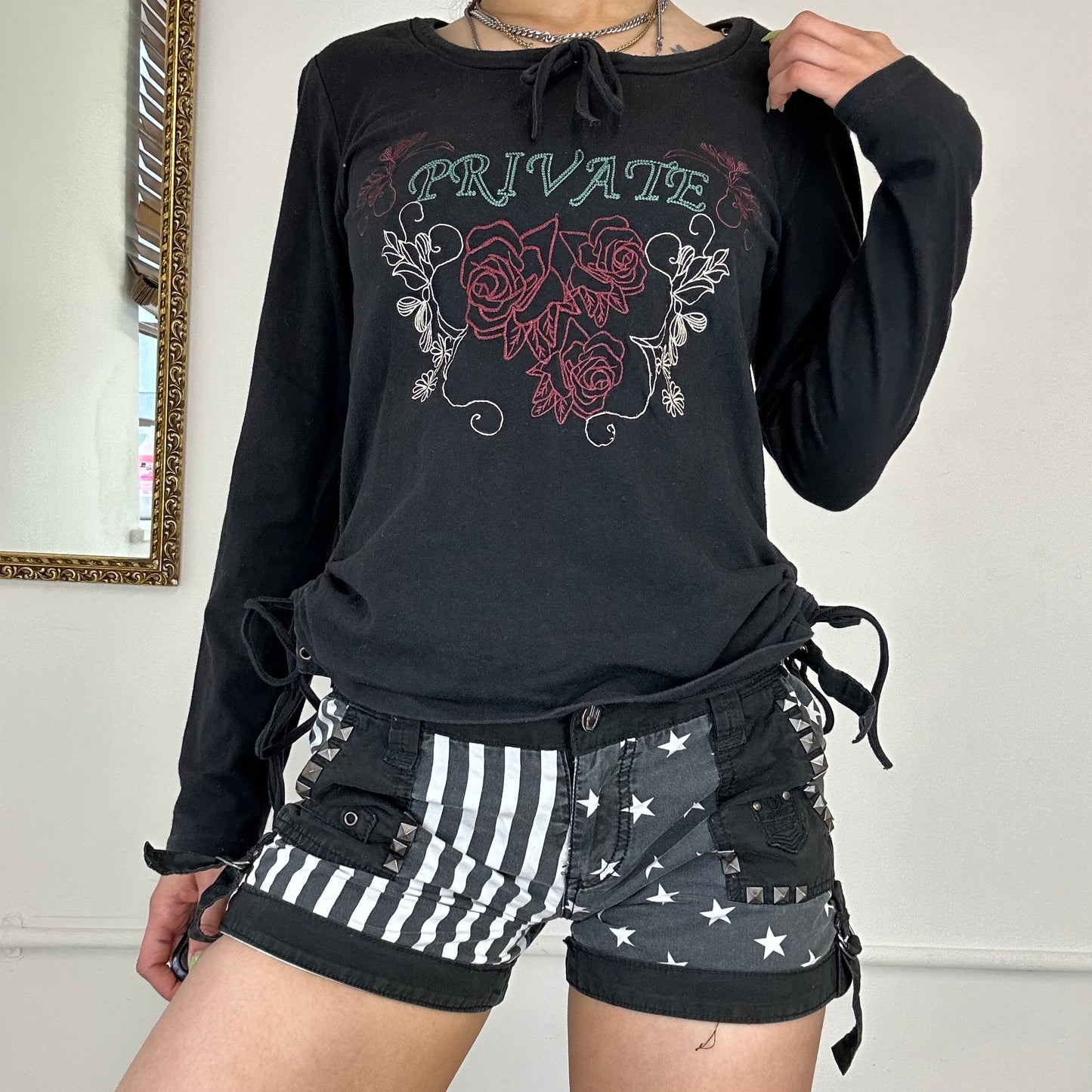 00’s black embroidered long sleeve top