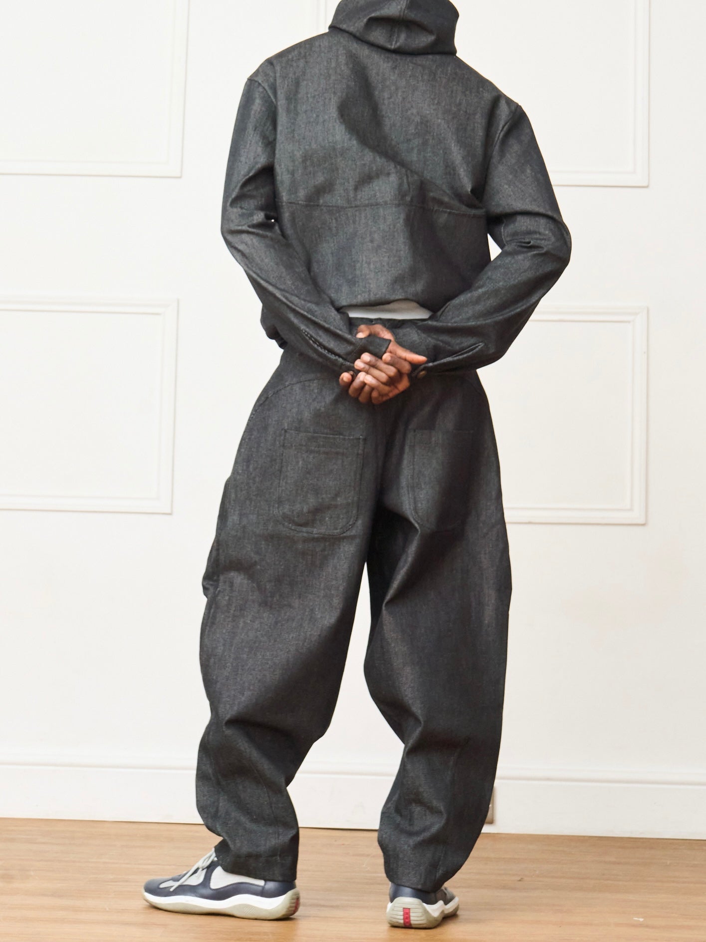 barrel jean - dark grey denim