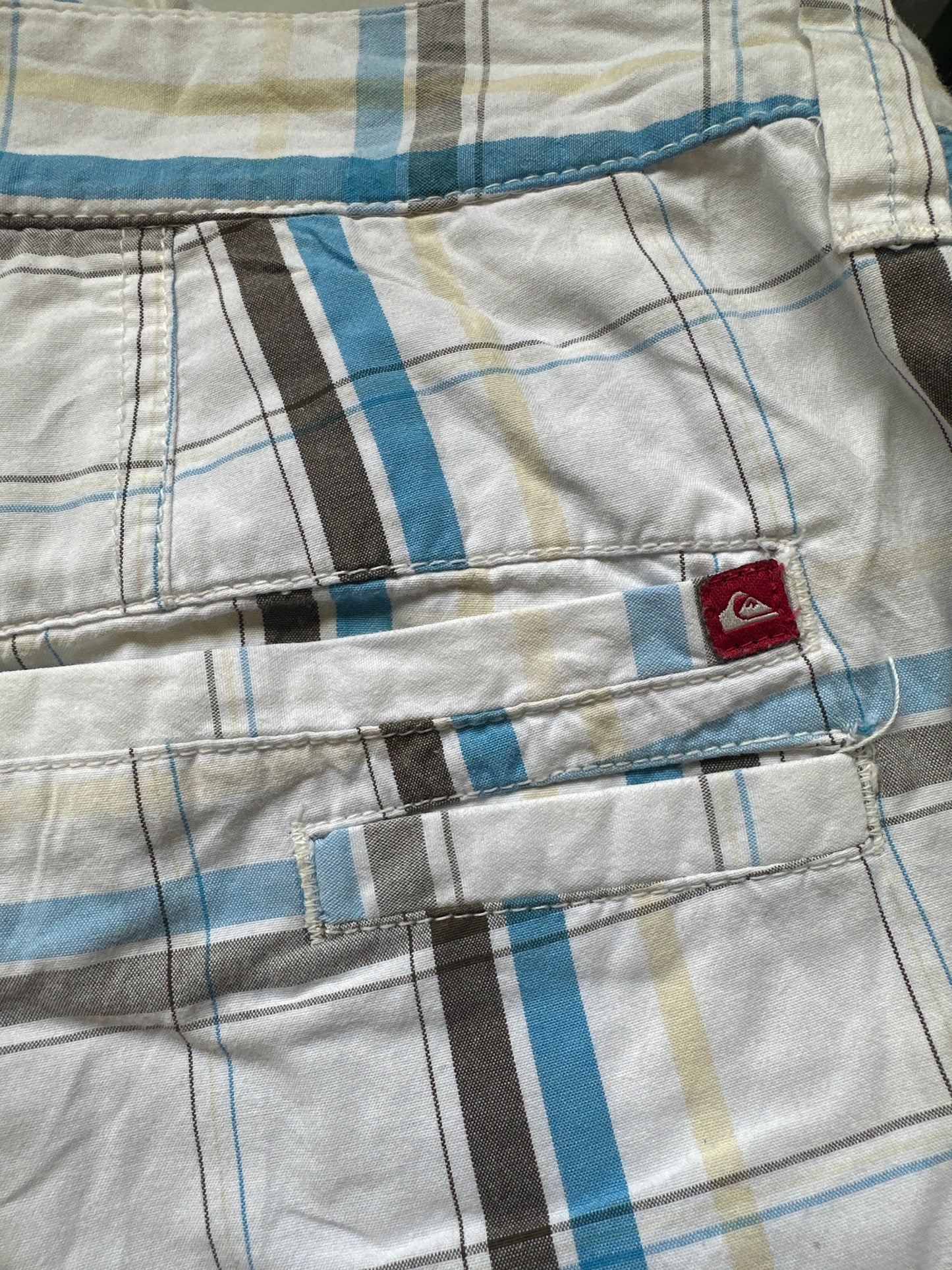 baggy checkered quiksilver shorts