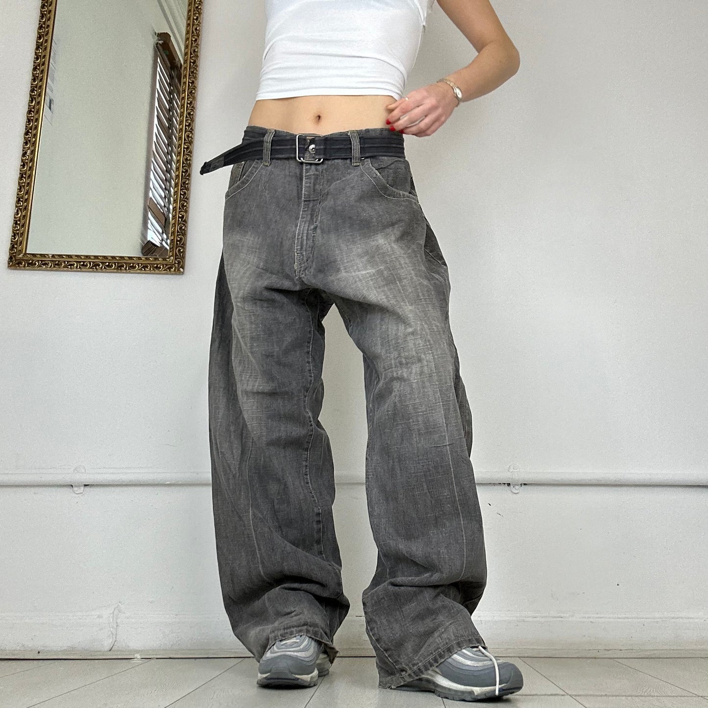 00’s baggy grey jeans