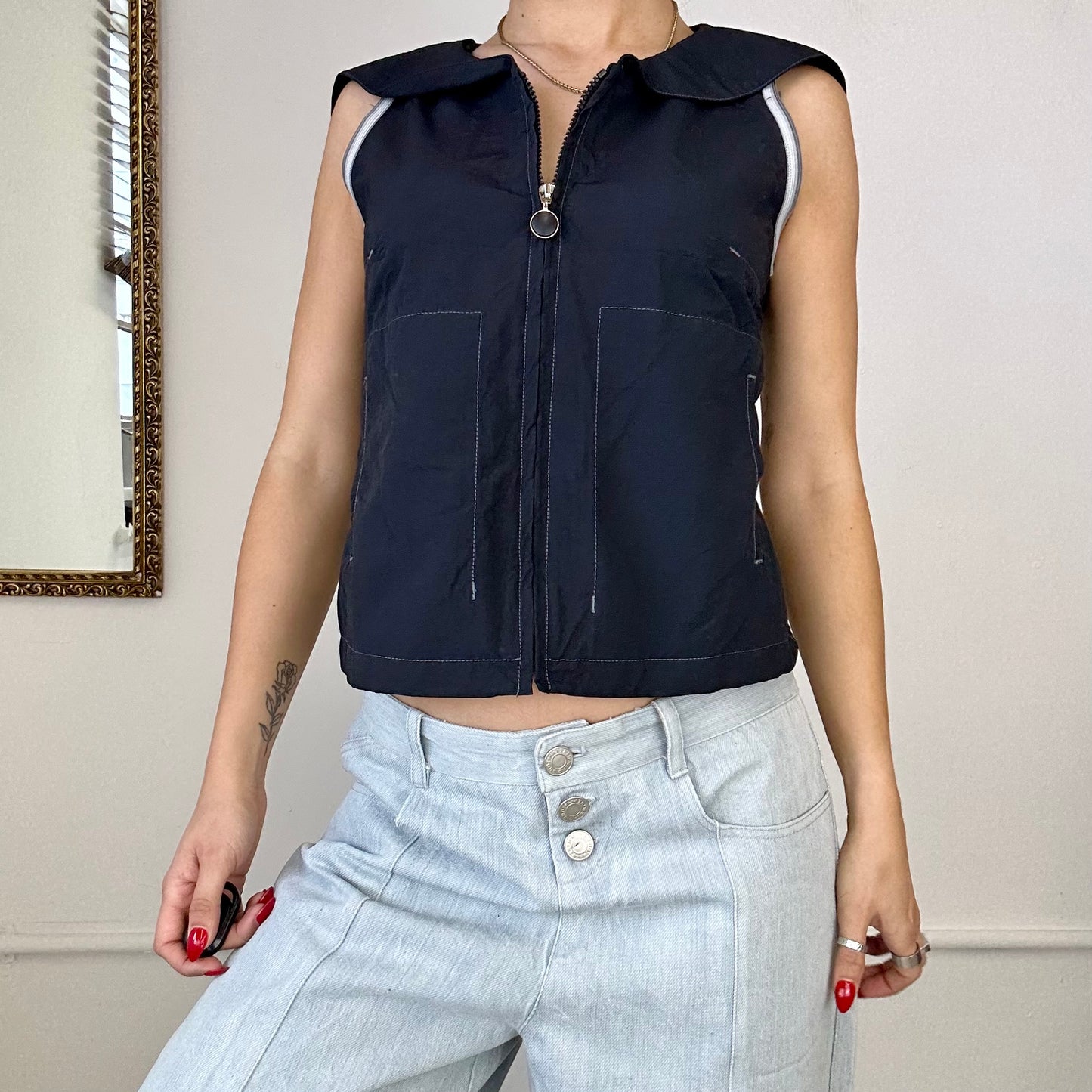 Sleeveless Cop. Copine hooded zip up top