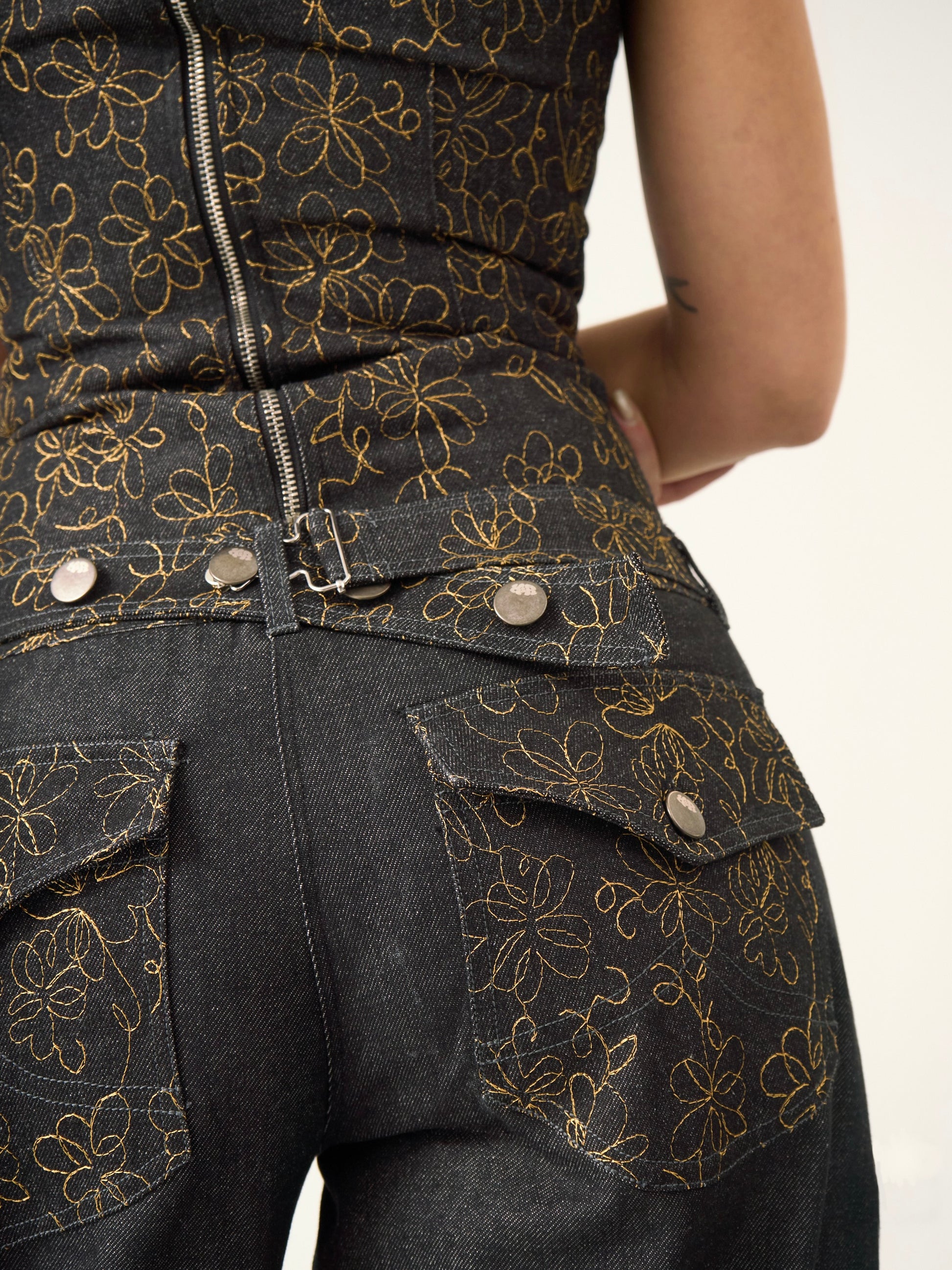 balloon jean - embroidered charcoal denim