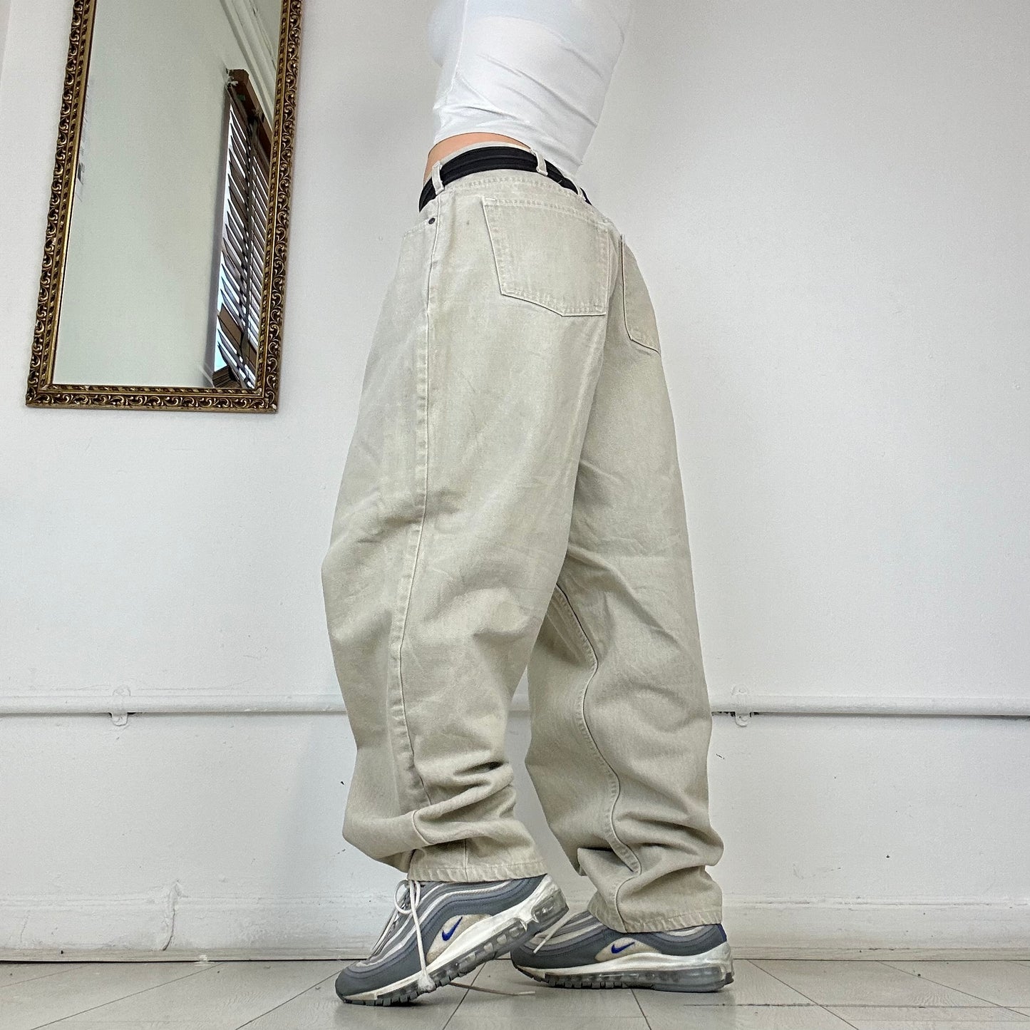 90’s baggy off-white jeans