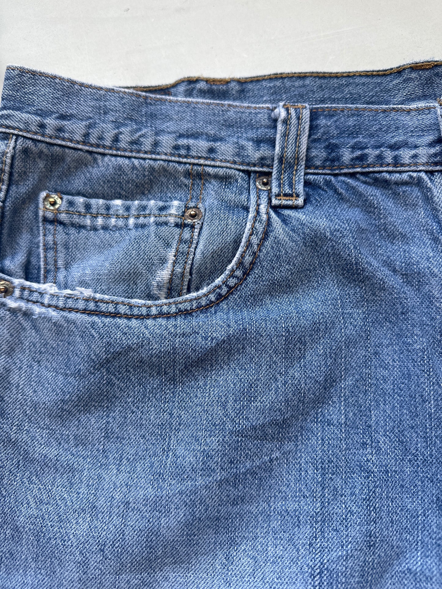 vintage light wash levi’s denim jorts