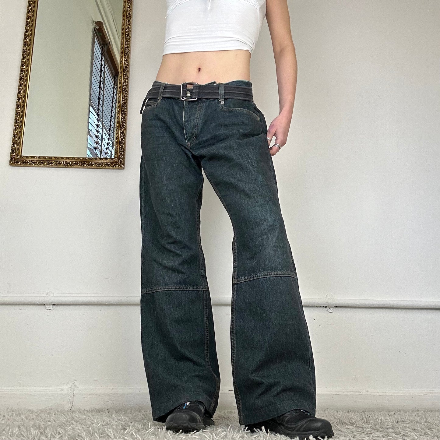 00s low waisted baggy jeans