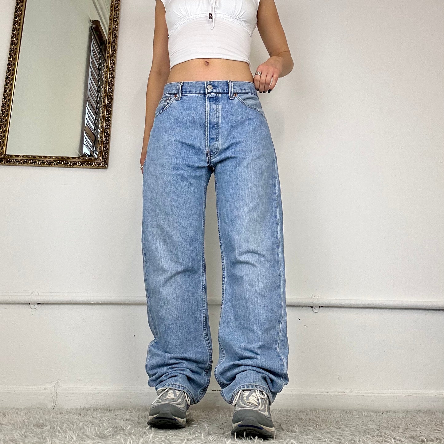 baggy lightwash levis jeans