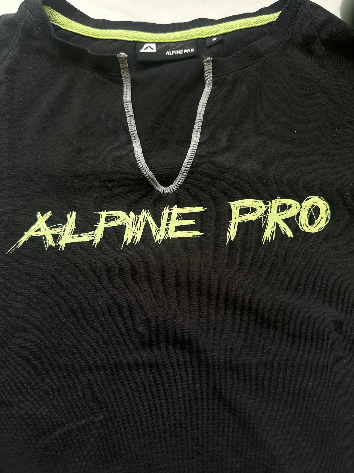 apline pro v neck top