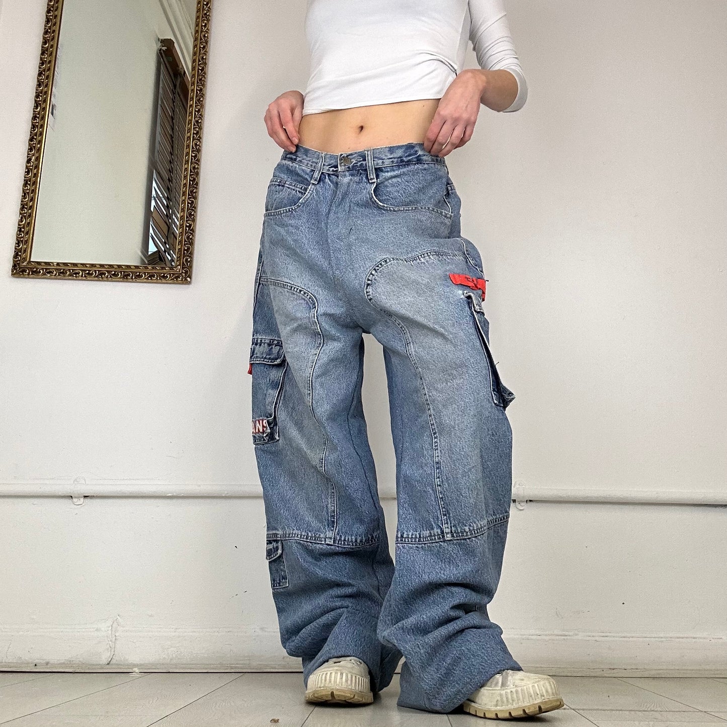 2000's baggy cargo jeans