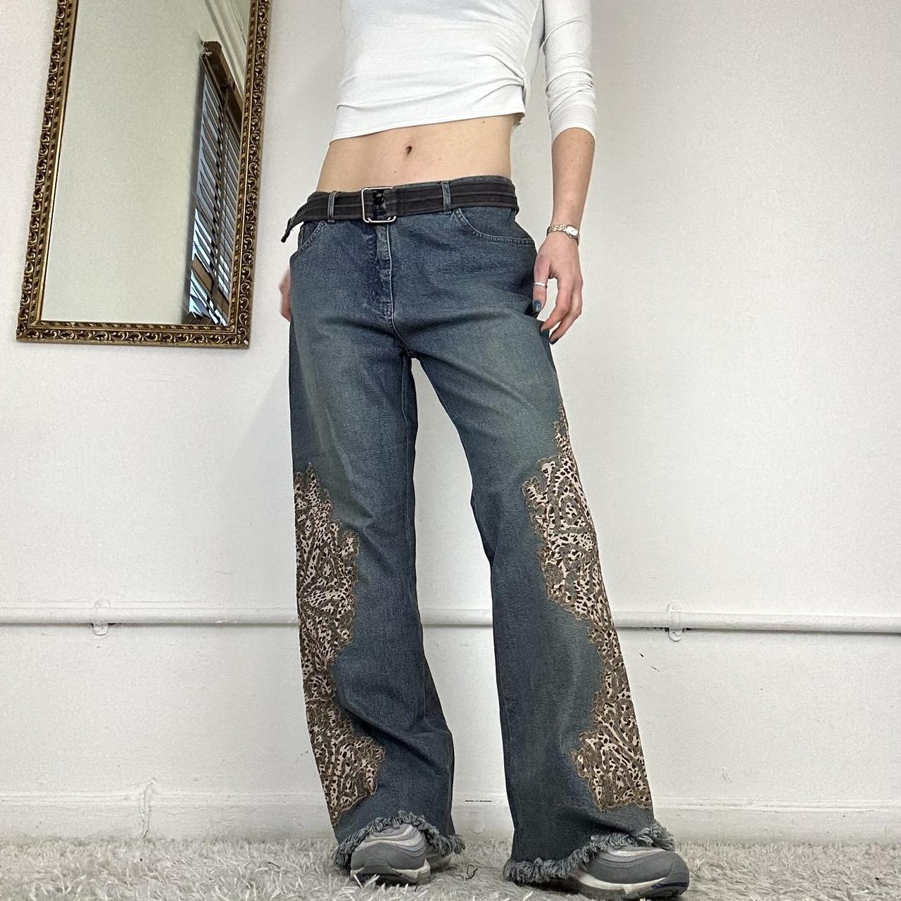 2000's wide leg jeans with embroidered detailing