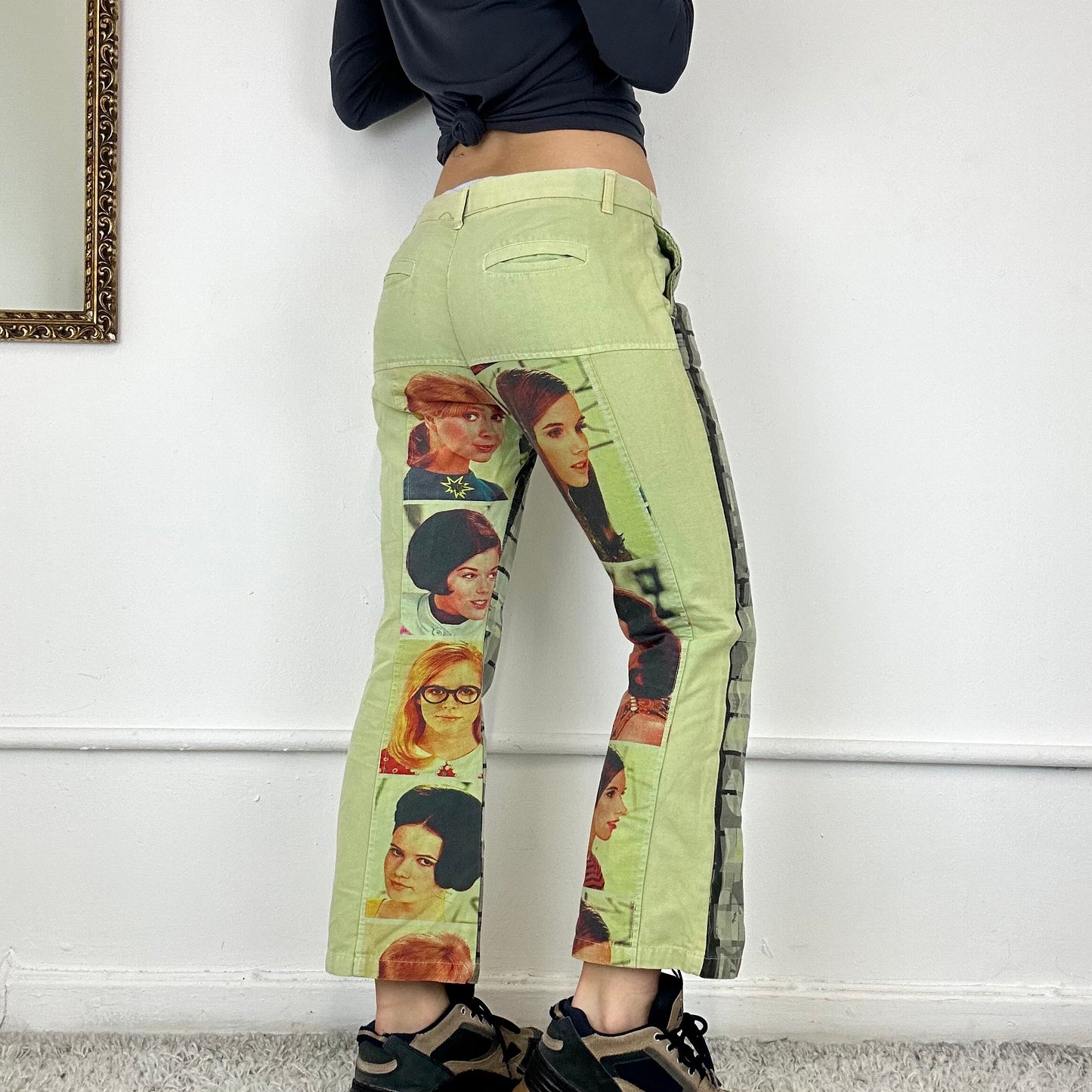 italian graphic print capri trousers