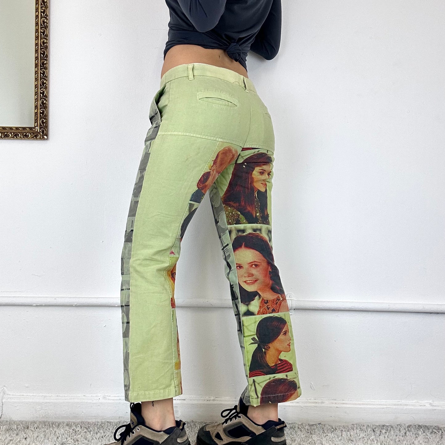 italian graphic print capri trousers